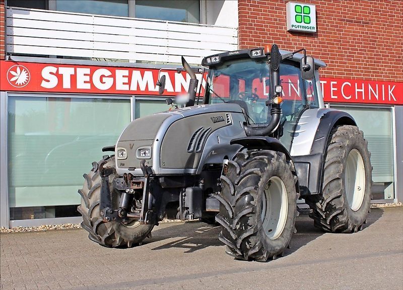 E-FARM: Valtra T132 Versu - Tracteur - id 8D9XULH - 33 403 € - Lecture du nombre d'heure: 7 802 - Puissance du moteur (chevaux): 135,Allemagne