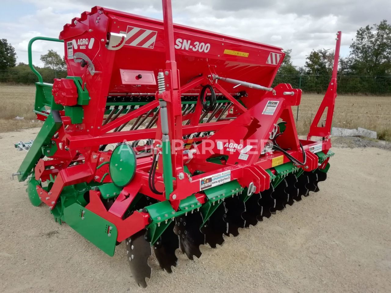 AGRO-MASZ Offre morte saison : SN300 Drilling machine combination €25,000