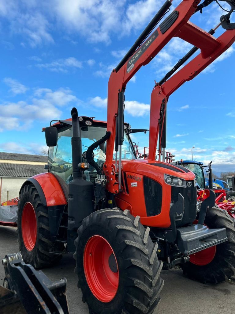 E-FARM: Kubota M6121 - Tracteur - id NRPTIKU - 57 000 € - Année: 2018 - Lecture du nombre d'heure: 3 100,Puissance du moteur (chevaux): 120,France