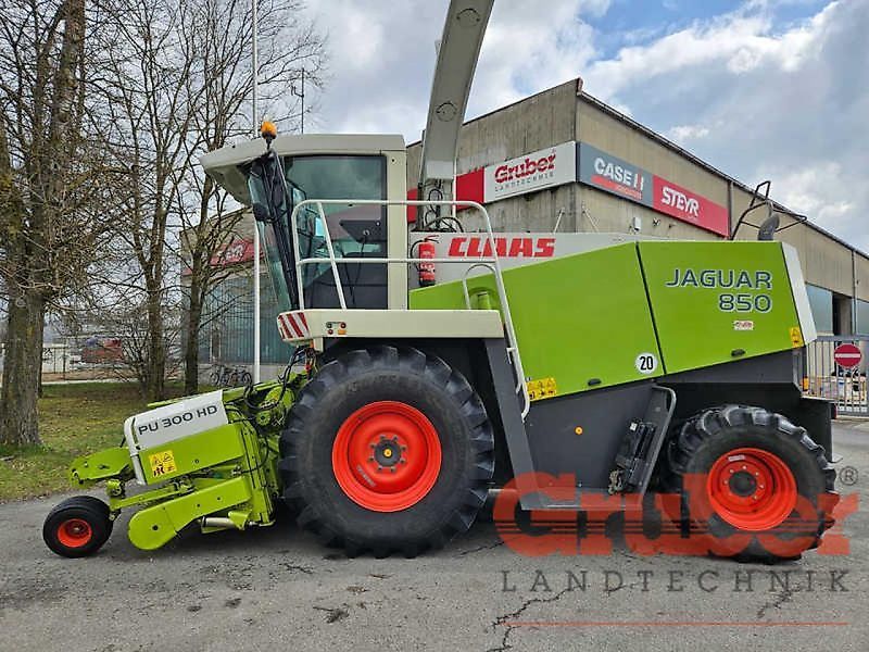 E-FARM: Claas Jaguar 850 - Sieczkarnia samobieżna - id RTAK1U3 - 64 680 € - Rok produkcji: 2003 - Motogodziny: 4303,Moc silnika: 389,Niemcy