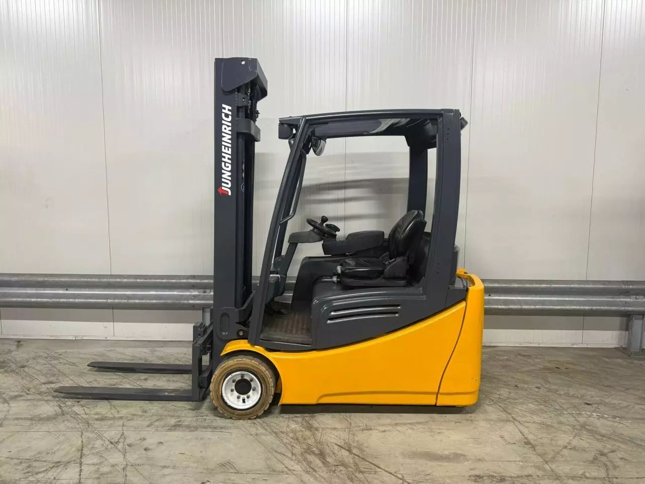 JUNGHEINRICH efg220 Carrello elevatore 8.950 €