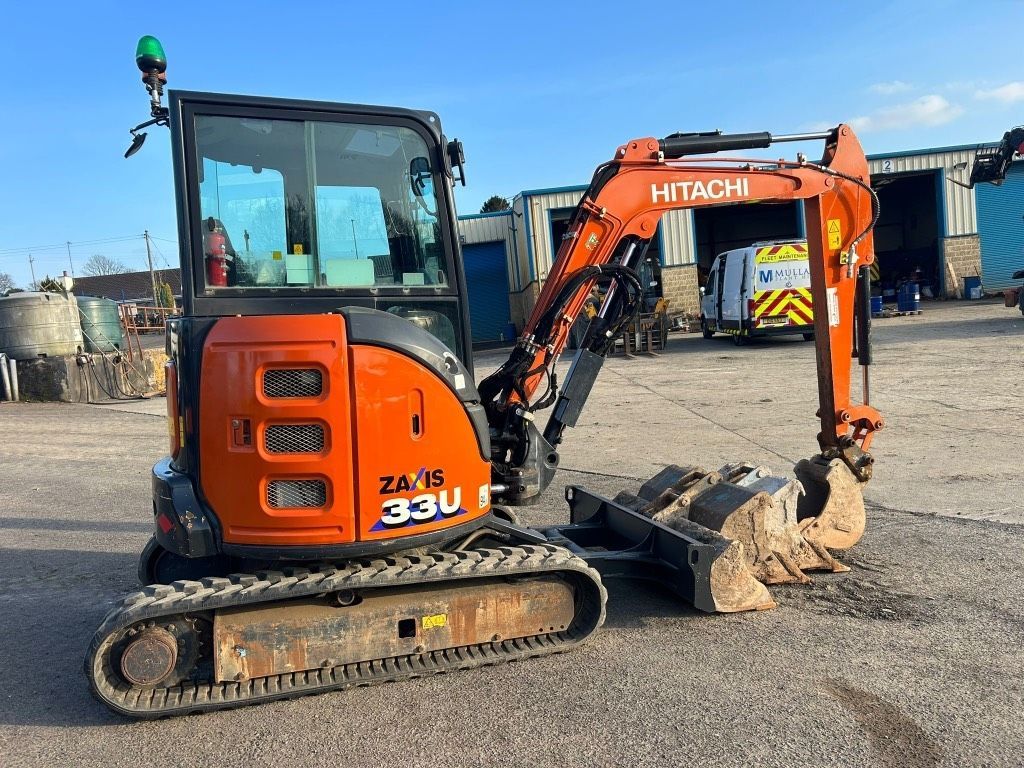 Hitachi ZX33U-6 Mini excavator €27,481
