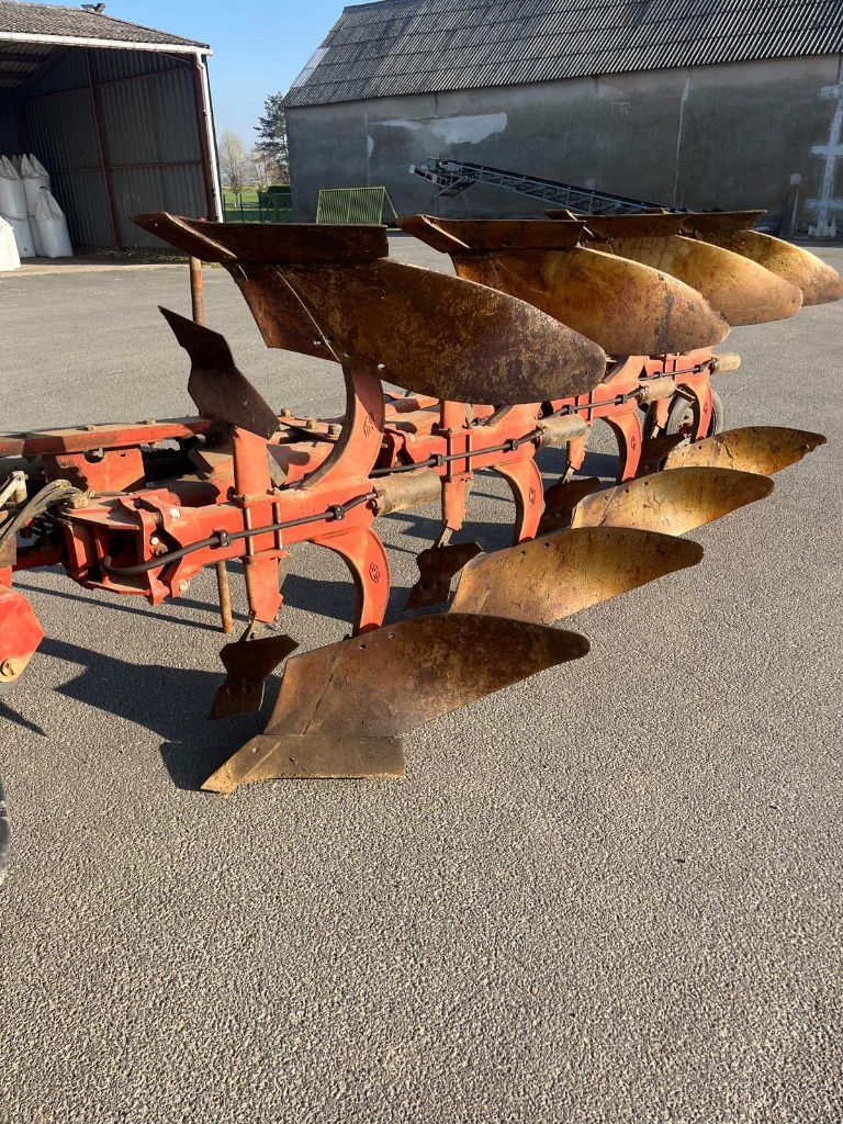 E-FARM: GREGOIRE BESSON 4 corps - Pług - id B5BINWW - 5000 € - Rok produkcji: 2009 - Francja