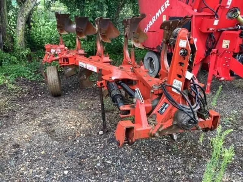 E-FARM: GREGOIRE BESSON rs47 - Charrue - id DN8K7UL - 6 800 € - Année: 1998 - France
