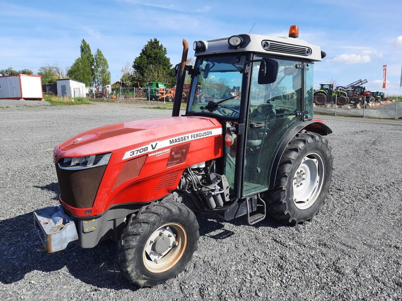 E-FARM: Massey Ferguson 3708AL - Tracteur - id BXBTYVD - 35 000 € - Année: 2019 - Lecture du nombre d'heure: 2 235,Puissance du moteur (chevaux): 85,France