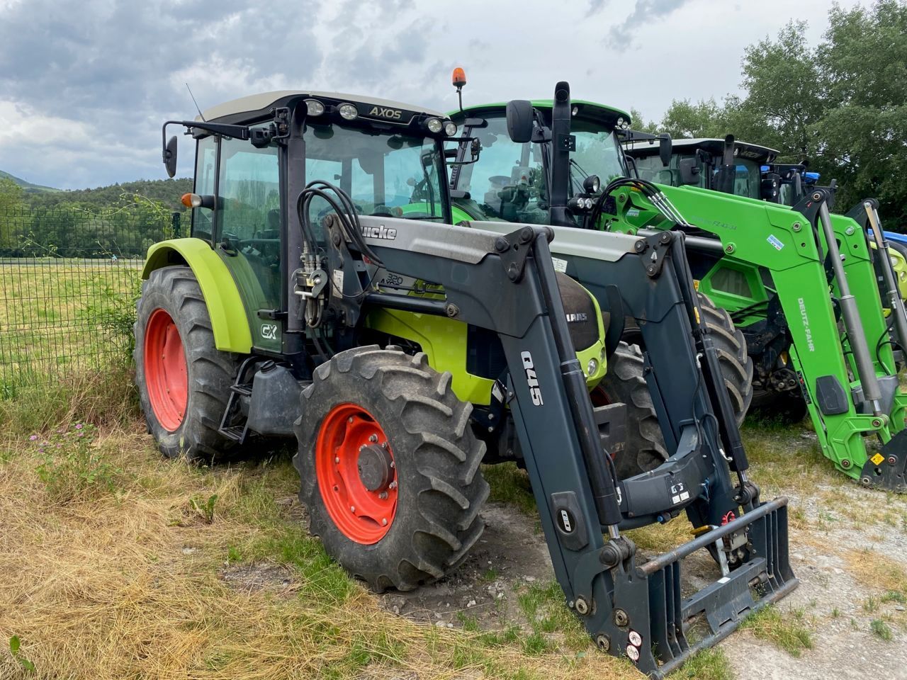 E-FARM: Claas Axos 320 CX - Tractor - id M5BJ9AD - €32,000 - Year of construction: 2011 - Engine hours: 4,300,Engine power (HP): 82,France