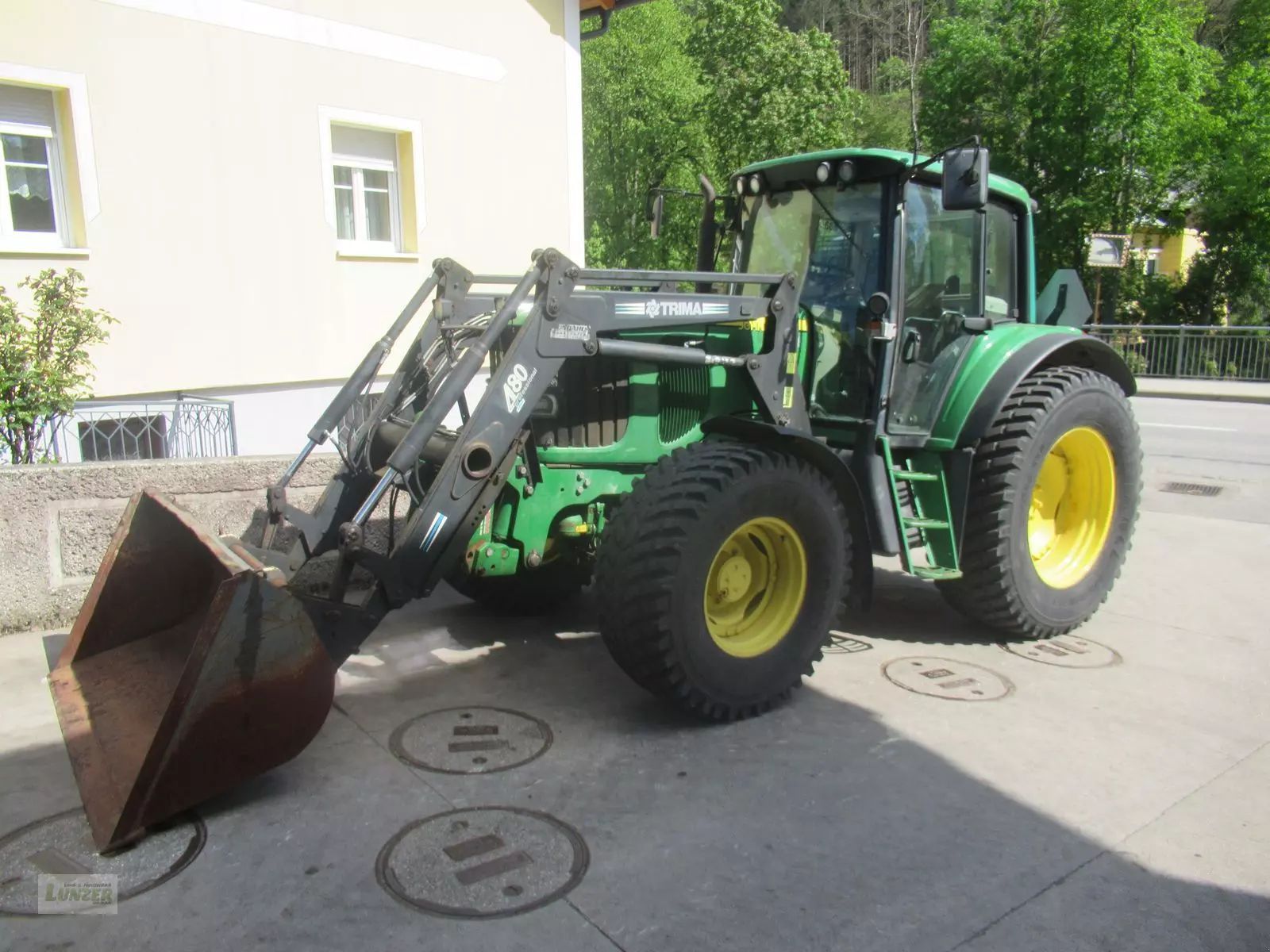E-FARM: John Deere 6620 Premium - Tracteur - id 6KGQEVK - 46 667 € - Année: 2002 - Lecture du nombre d'heure: 8 700,Puissance du moteur (chevaux): 137,Autriche