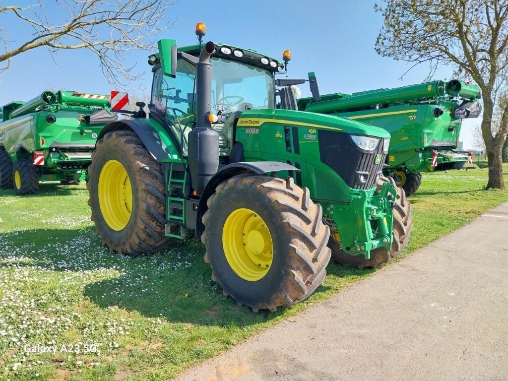 E-FARM: John Deere 6250 R - Tractor - id XETFIRP - €185,000 - Year of construction: 2023 - Engine hours: 1,000,Engine power (HP): 250,France