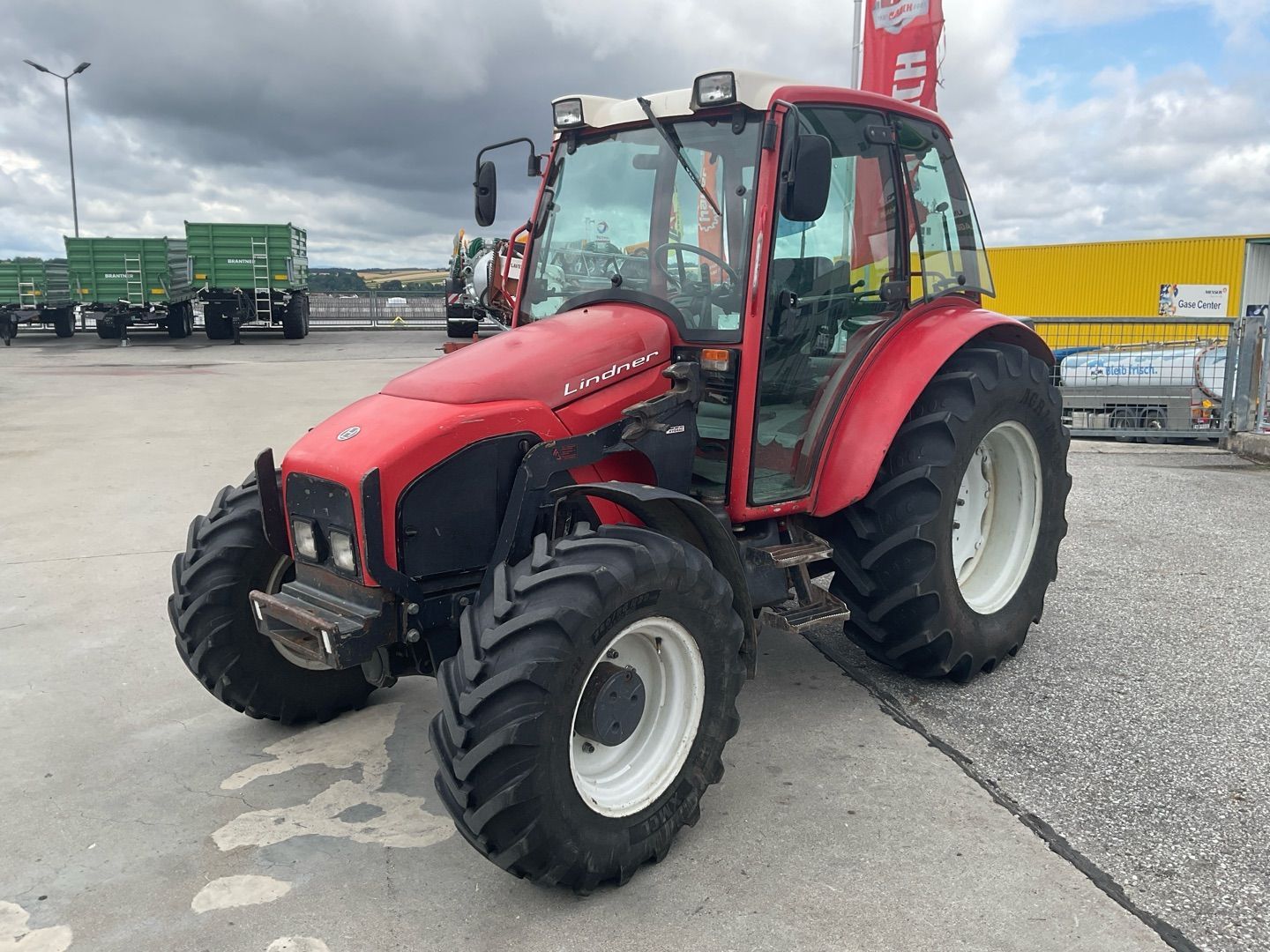 E-FARM: Lindner Geotrac 70 - Traktor - id IEHGJSM - 22.920 € - Baujahr: 1998 - Abgelesene Motorstunden: 9.875,Motorleistung (PS): 70,Österreich