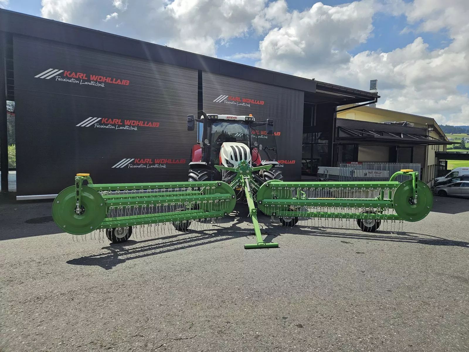 E-FARM: SaMASZ twist 600 - Zgrabiarka pokosowa - id IQ9HYI8 - 12 083 € - Rok produkcji: 2022 - Austria