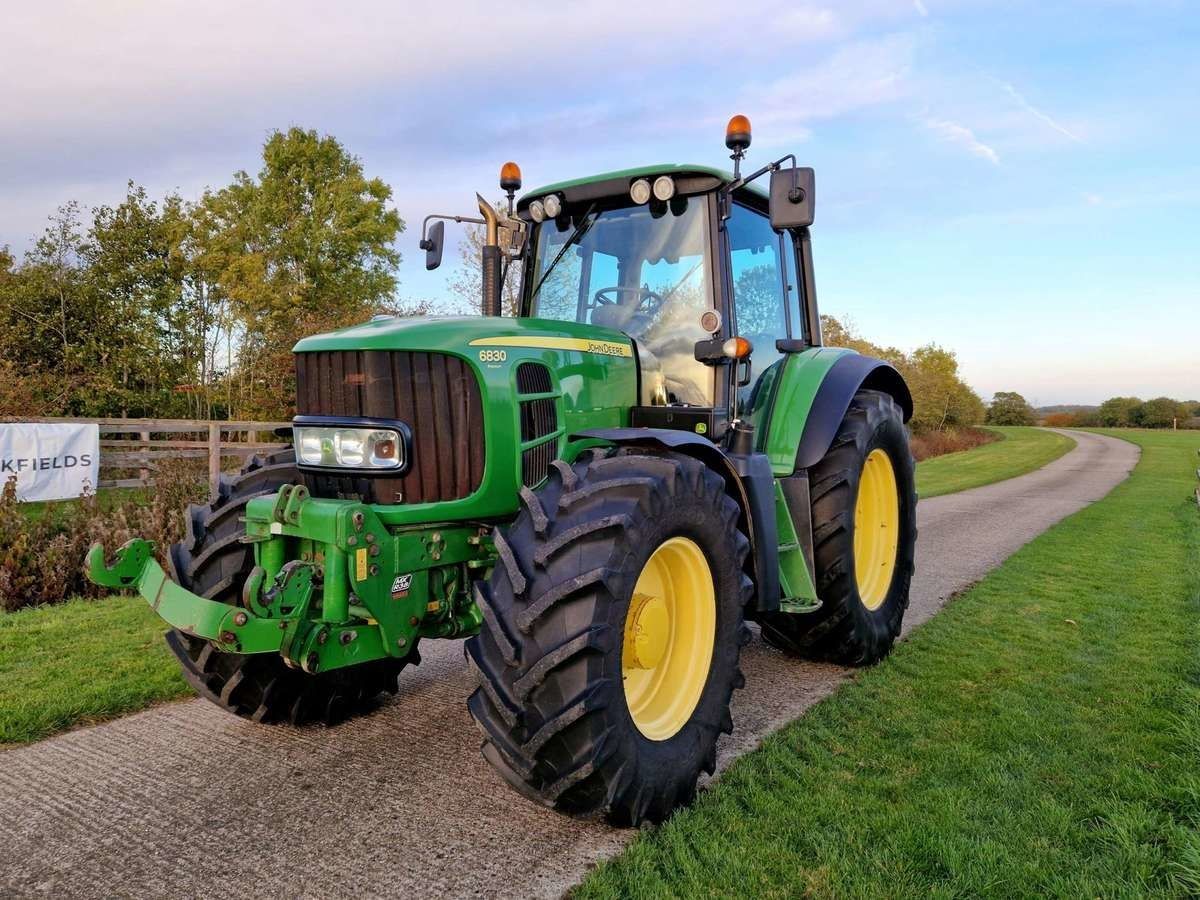 E-FARM: John Deere 6830 Premium - Traktor - id NPZGKXF - 48.868 € - Baujahr: 2009 - Abgelesene Motorstunden: 4.500,Vereinigtes Königreich