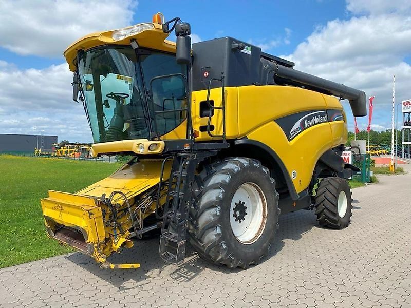 E-FARM: New Holland CX8.80 ST5 - Kombajn zbożowy - id 1ZQ58PX - 67 500 € - Rok produkcji: 2003 - Motogodziny: 3959,Moc silnika: 403,Niemcy