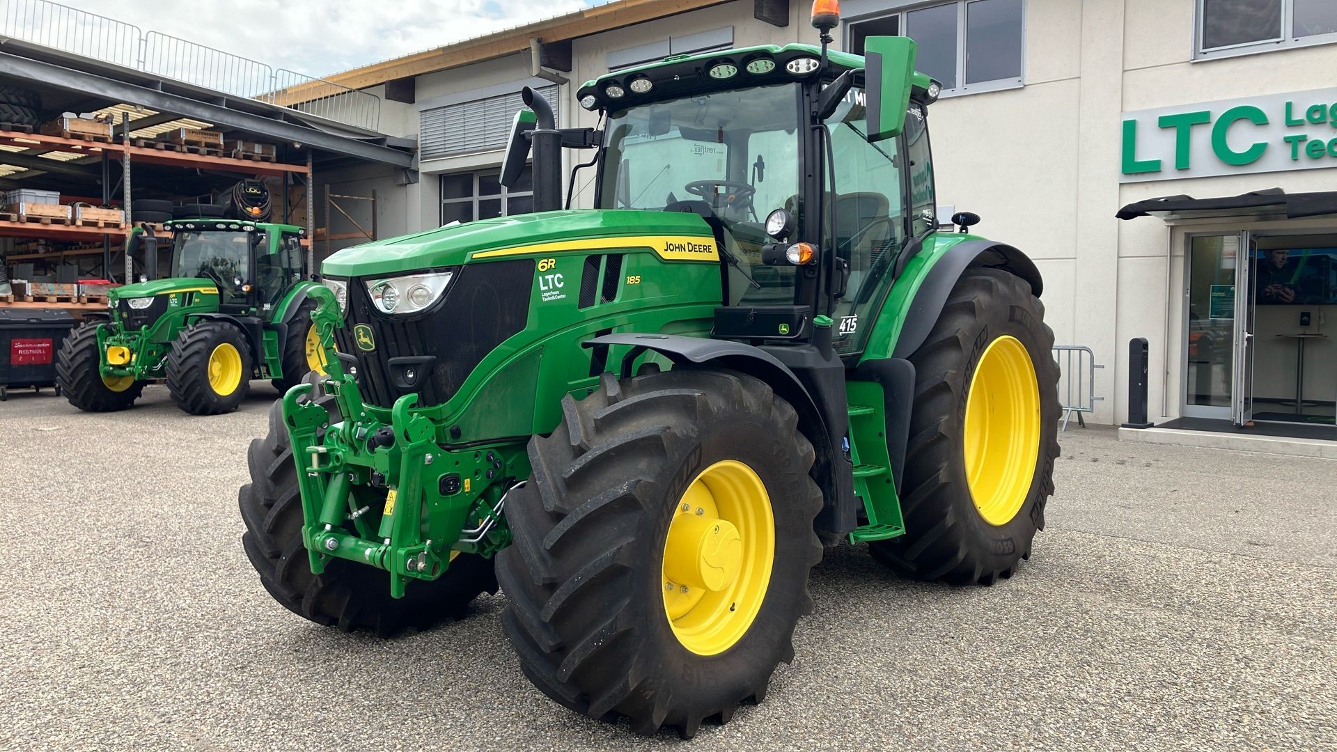 E-FARM: John Deere 6R 185 - Traktor - id JATD9BC - 167.850 € - Produktionsår: 2024 - Motortimer: 500,Motoreffekt (HP): 185,Østrig