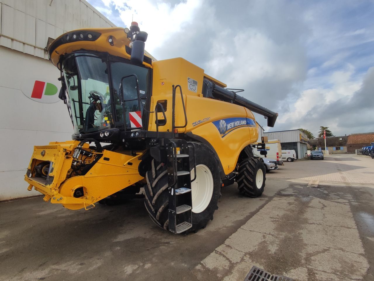 E-FARM: New Holland cr 9.80 - Moissoneuse-batteuse - id TIHHGTL - Année: 2022 - Lecture du nombre d'heure: 715,France