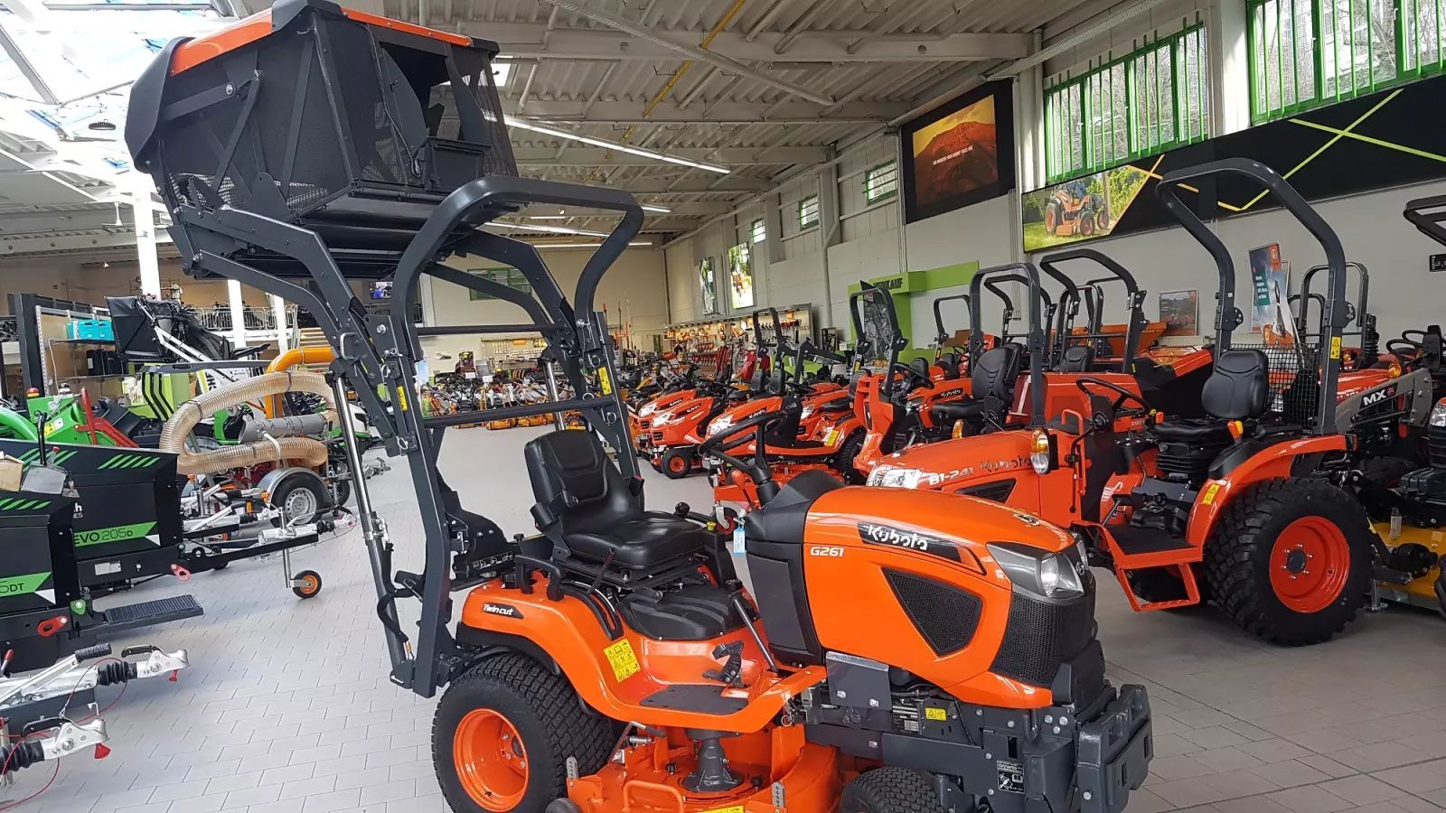 E-FARM: Kubota g261 hd demomaschine - Tondeuse - id CR9BNWU - 22 400 € - Année: 2024 - Allemagne