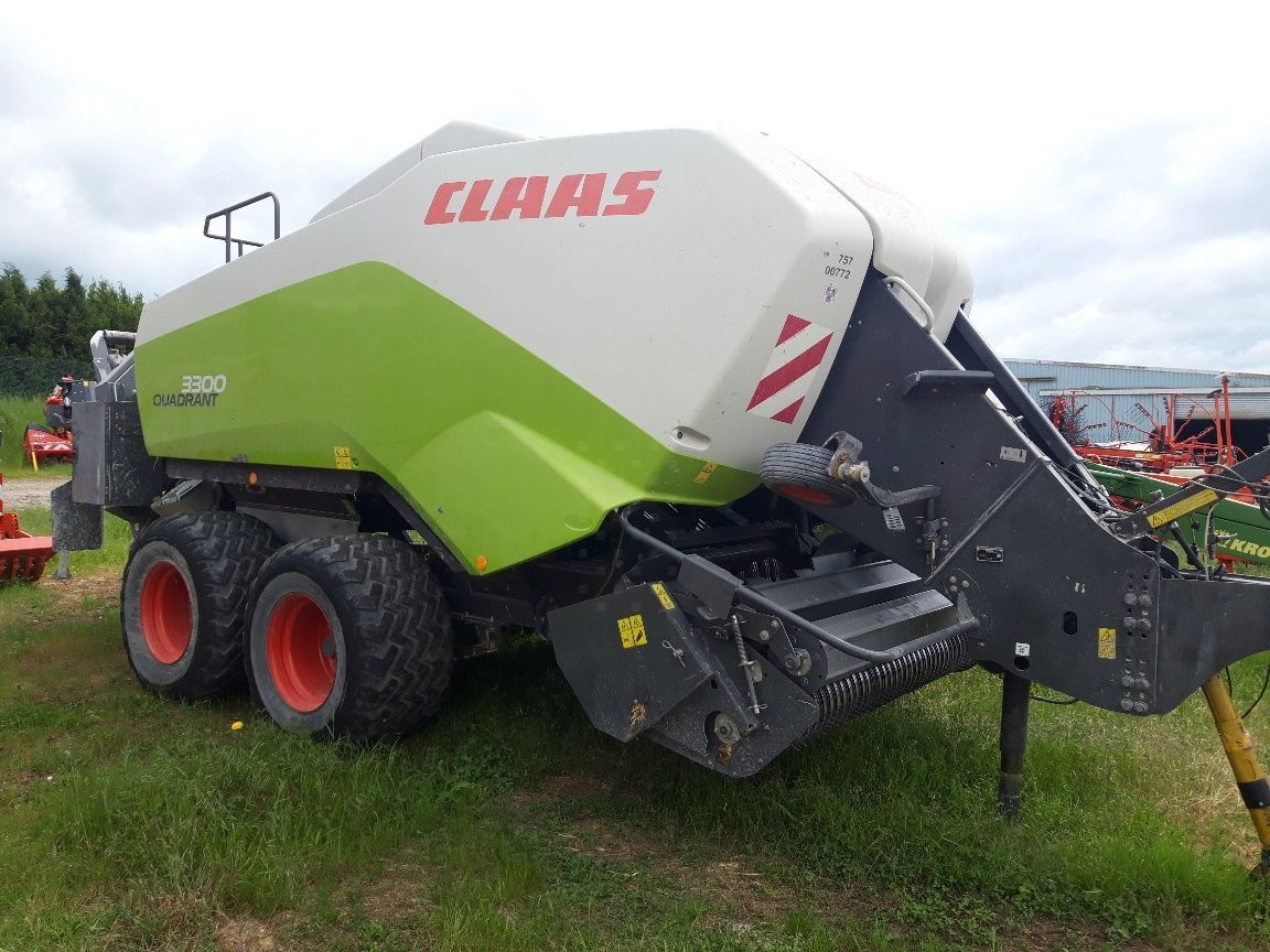 E-FARM: Claas quadrant 3300 - Presse à balles - id 8DXK7ZB - 68 000 € - Année: 2017 - Balles produites: 32 500,France
