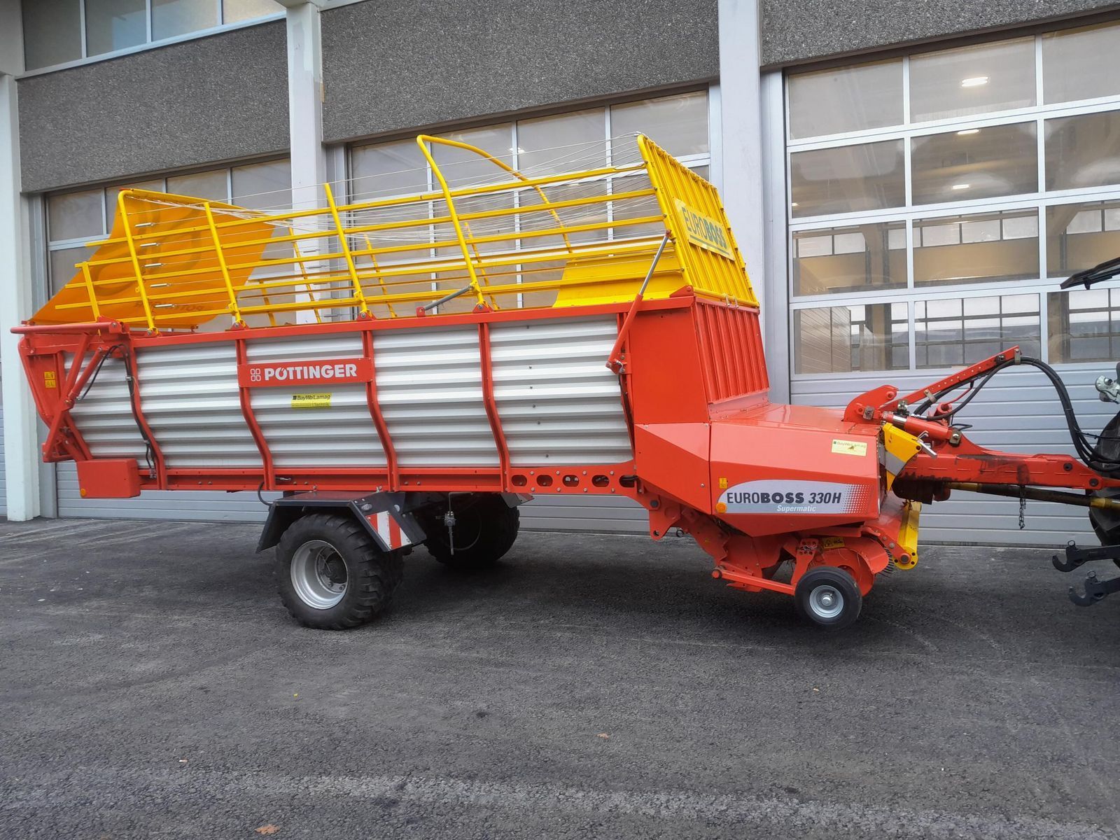 E-FARM: Pöttinger EuroBoss 330 H - Lade-/Silierwagen - id GPHRVXS - 29.167 € - Baujahr: 2018 - Österreich
