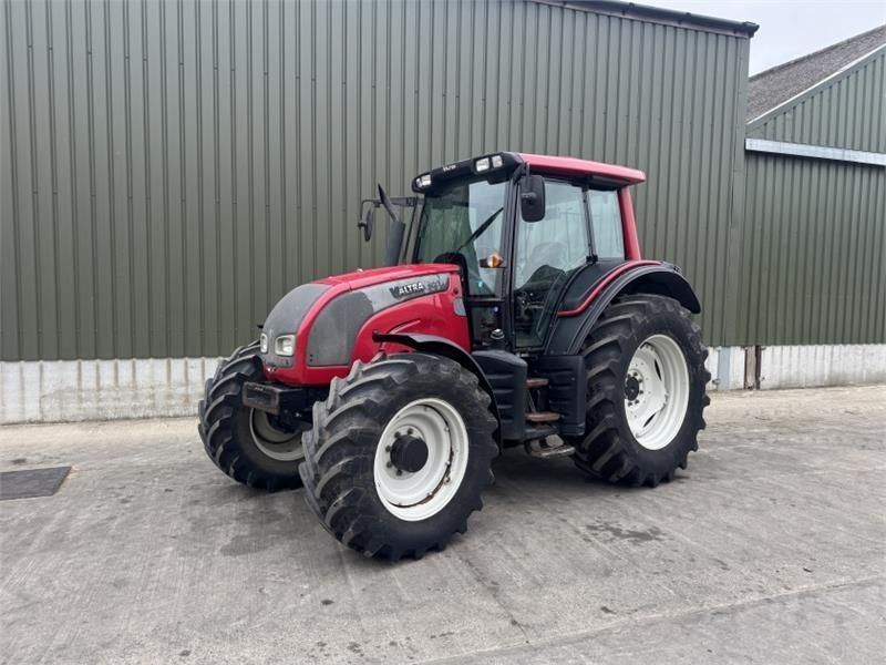 E-FARM: Valtra N121 - Tracteur - id PXNEQPA - 29 937 € - Année: 2009 - Lecture du nombre d'heure: 7 212,Puissance du moteur (chevaux): 130,Royaume-Uni