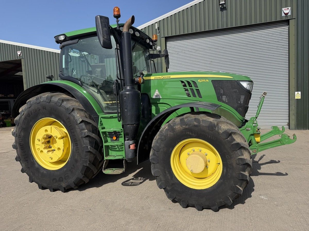 John Deere 6215 R Traktori 103 744 €