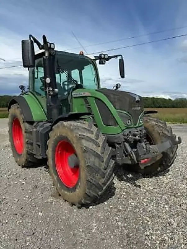E-FARM: Fendt 514 Vario - Traktor - id GLH8Z2Z - 75.000 € - Baujahr: 2013 - Abgelesene Motorstunden: 4.990,Frankreich