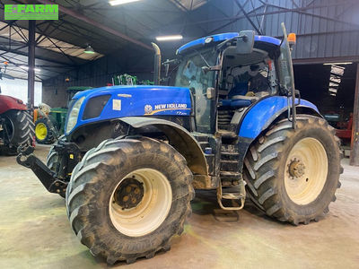 E-FARM: New Holland T7.270 - Tractor - id AELEDLV - €52,000 - Year of construction: 2013 - Engine hours: 6,300,Engine power (HP): 240,France