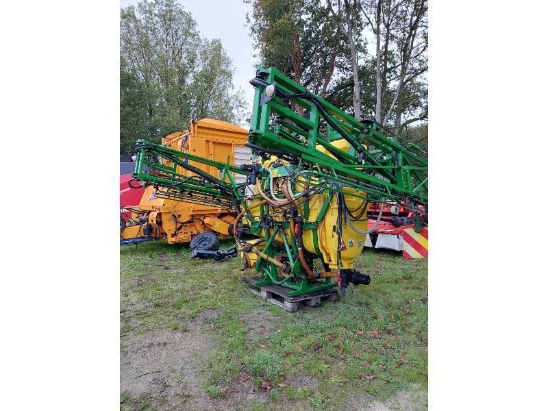 E-FARM: John Deere 4100 - Pflanzenschutzspritze - id HDPKCJQ - 3.000 € - Baujahr: 2010 - Frankreich