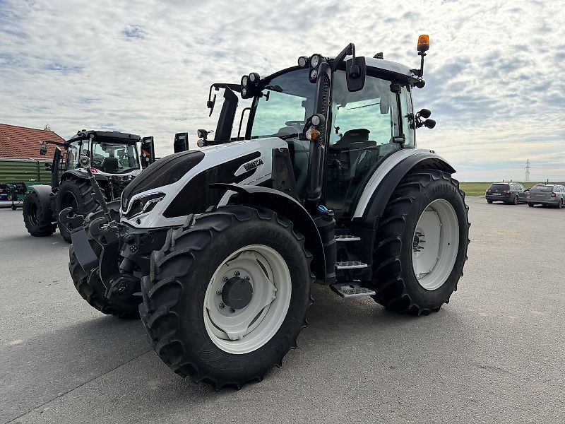 Valtra G 135 Tractor €78,655