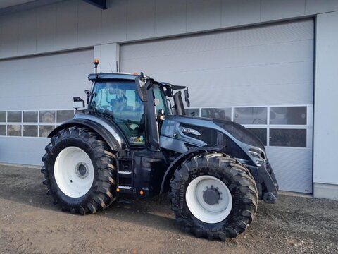 Valtra Q 305 Tractor €175,000