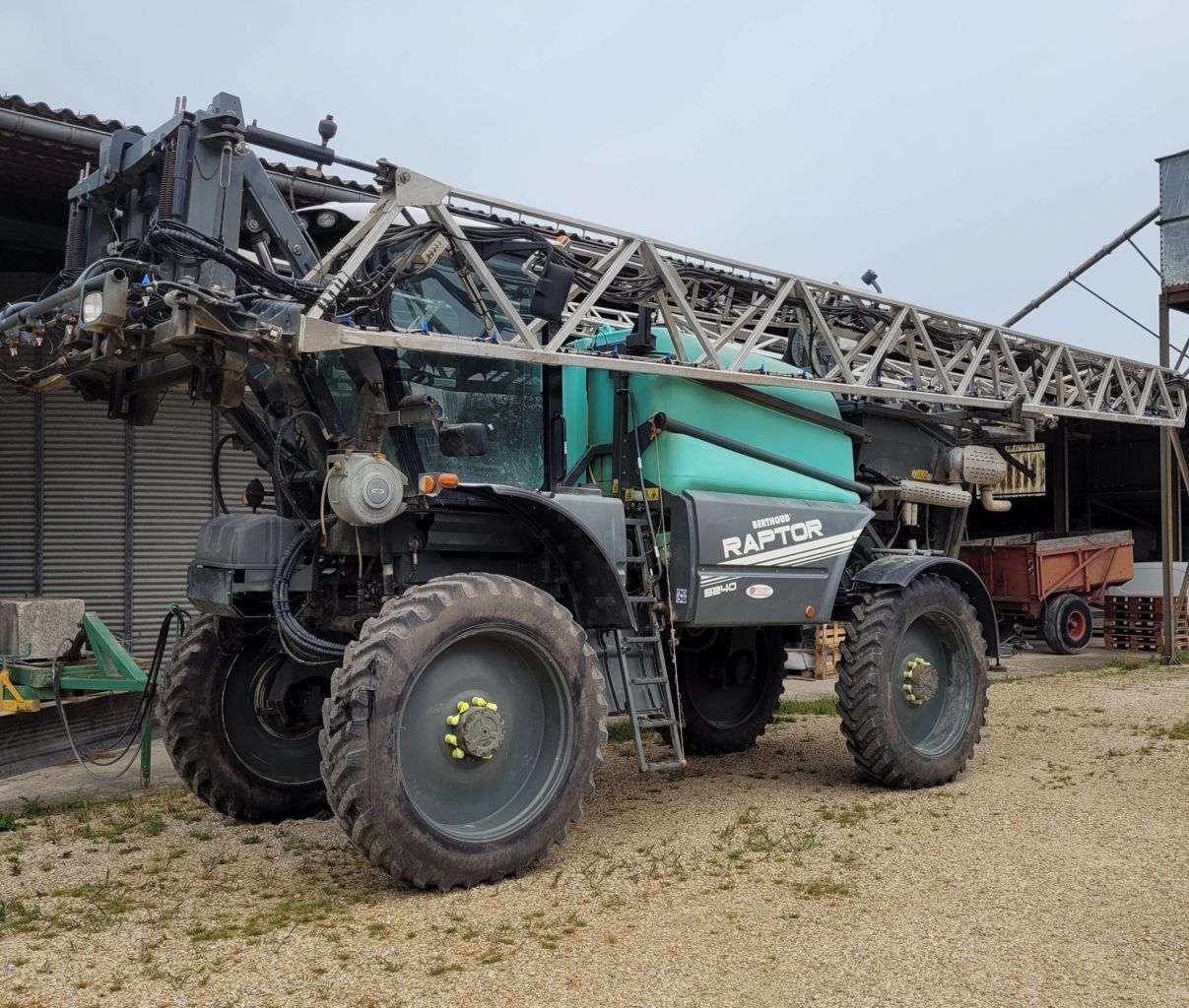 E-FARM: Berthoud RAPTOR 5240 - Pulvérisateur - id 82R2L9U - 44 000 € - Année: 2018 - Lecture du nombre d'heure: 5 520,France