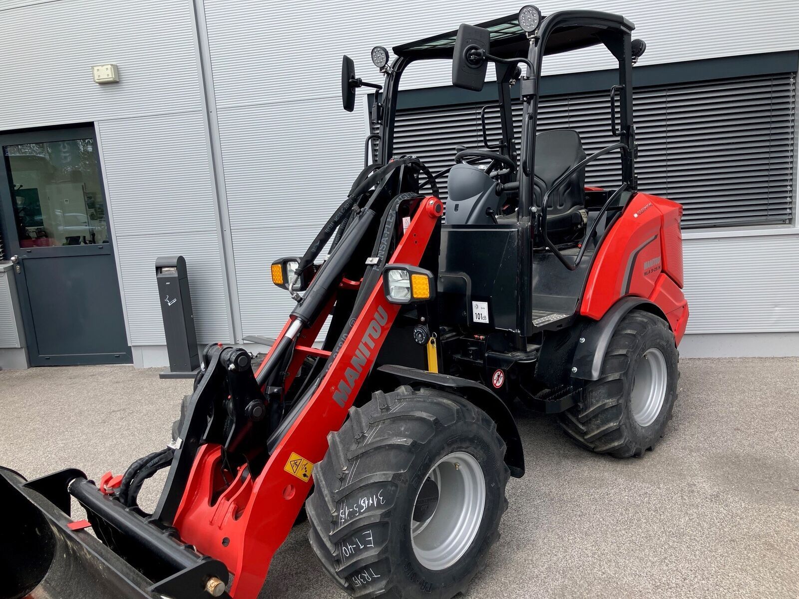 E-FARM: Manitou manitou mla 3-25 - Wheel loader - id QIXMGXM - €35,750 - Year of construction: 2023 - Engine hours: 10,Engine power (HP): 24,Austria