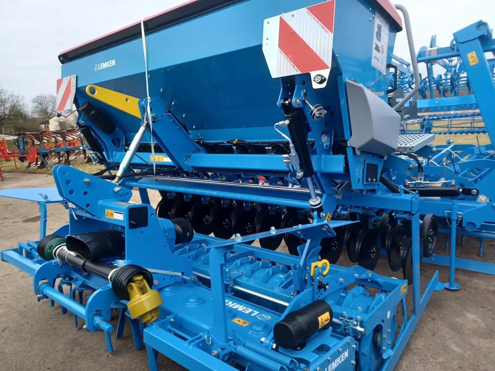 Lemken Zirkon 12/300 Combinație de semănatoare 39.412 EUR