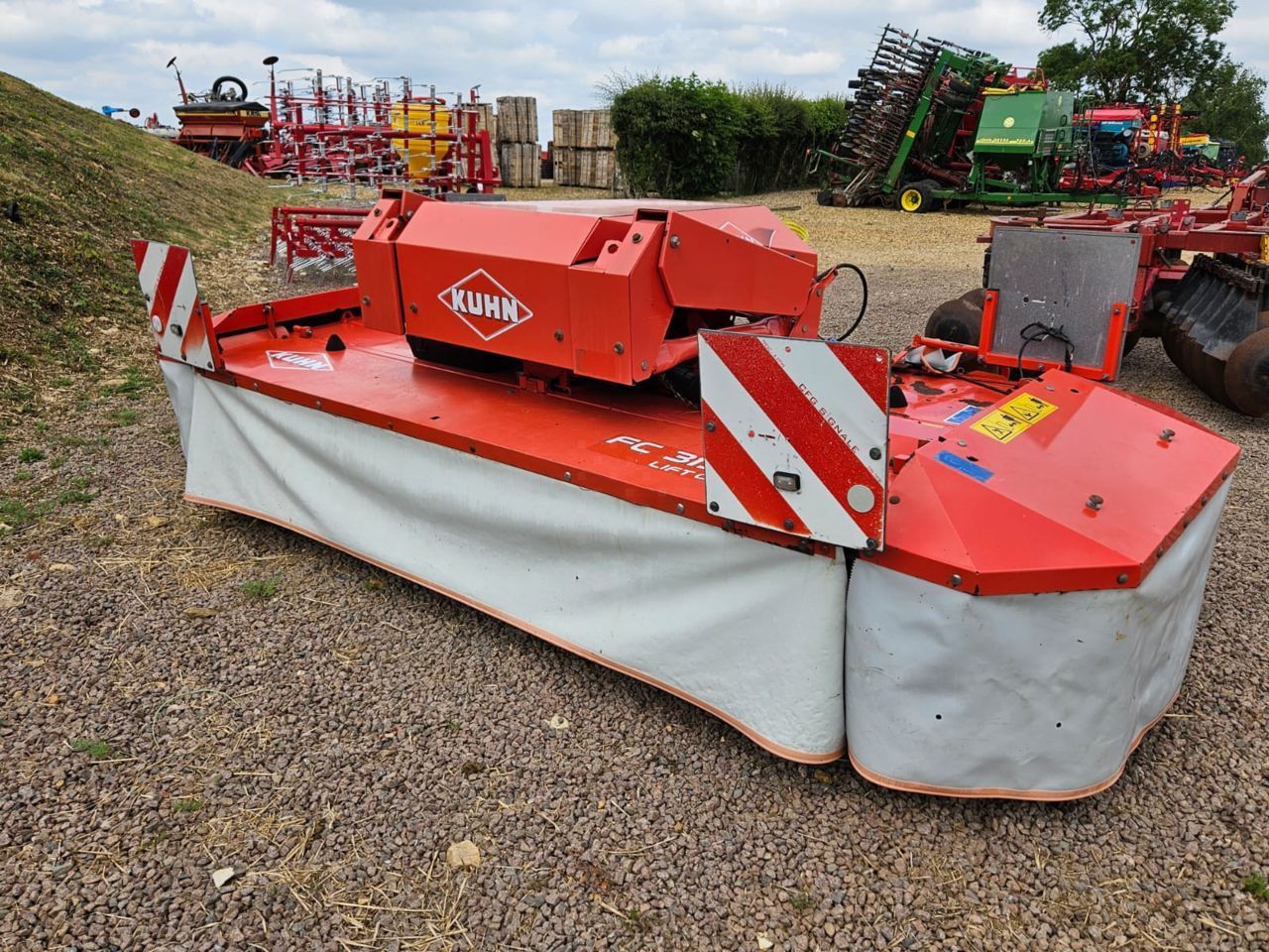 E-FARM: Kuhn fc313f front mounted mower conditioner, 2014 - Mower - id KFKZXXC - €7,965 - Year of construction: 2014 - United Kingdom