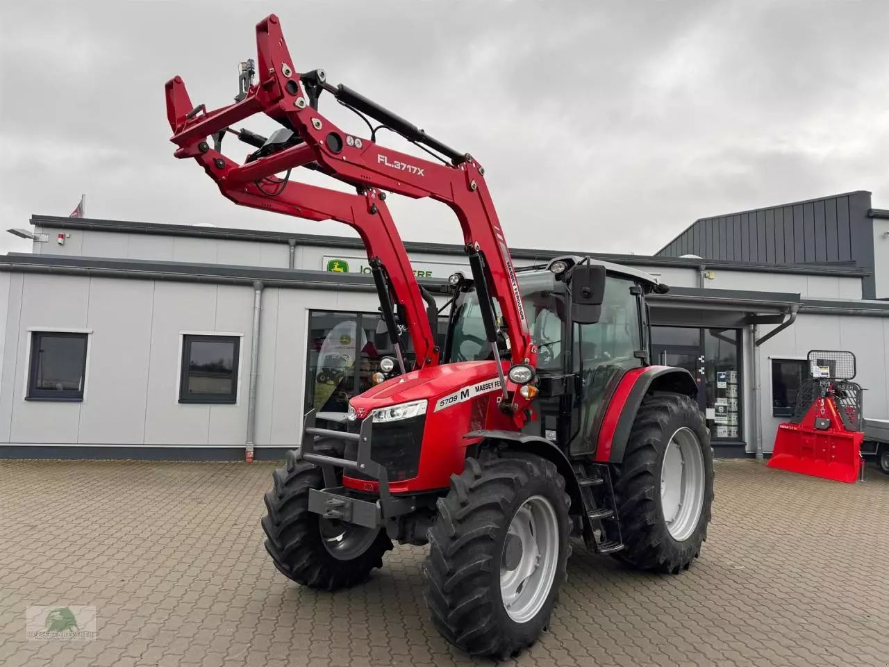 E-FARM: Massey Ferguson 5709M - Tracteur - id ZID3PZN - 63 000 € - Année: 2023 - Lecture du nombre d'heure: 834,Puissance du moteur (chevaux): 95,Allemagne