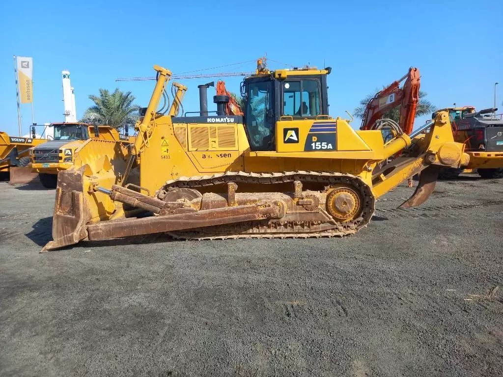 KOMATSU d155a-6r (4 pcs available in abu dhabi) Entreprenørmaskinr, øvrige 246.042 €