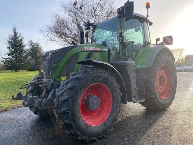 E-FARM: Fendt 720 Vario - Trattore - id DECCBDU - 120.000 € - Anno di costruzione: 2022 - Ore: 3.900,Potenza del motore: 200,Francia