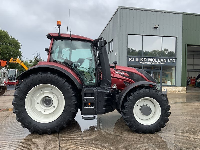 E-FARM: Valtra T214 Versu - Tractor - id UVC9UFE - 88.675 € - Año: 2020 - Horas: 2765,Reino Unido
