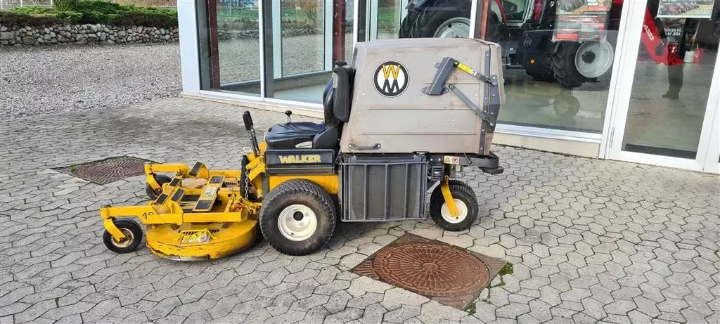 E-FARM: Walker d21d - Lawn mower - id NXZUDRB - €6,034 - Year of construction: 2013 - Denmark