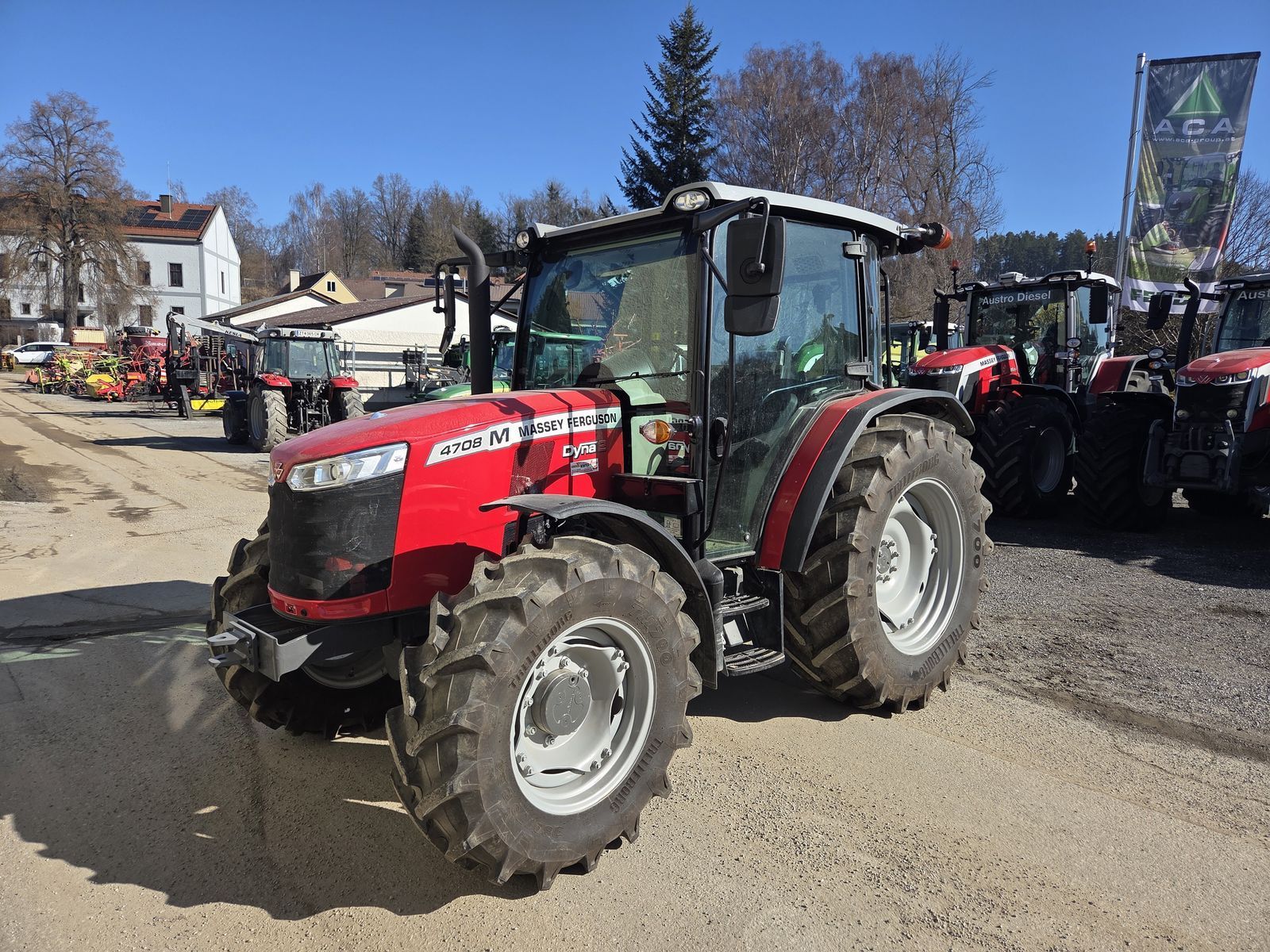 Massey Ferguson 4708 M Traktor 50 900 €