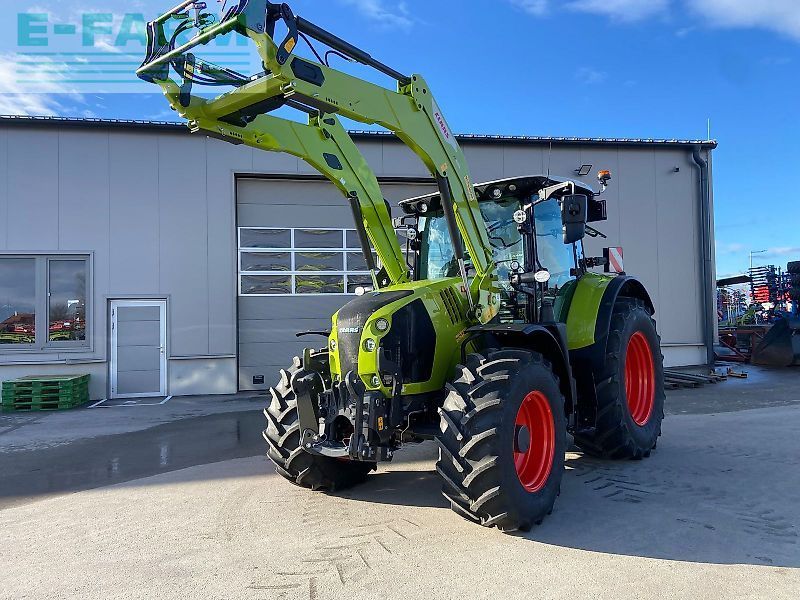 Claas Arion 530 CMATIC Traktor