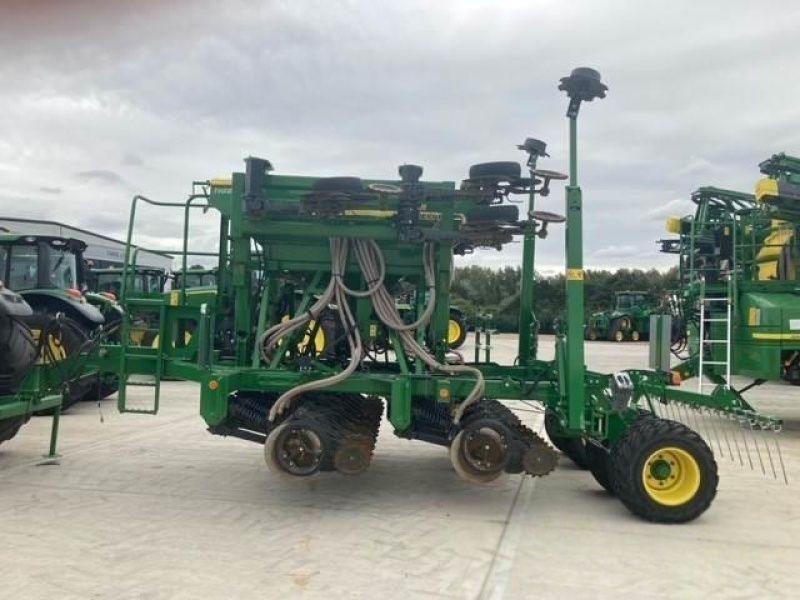 E-FARM: John Deere 750A - Drill - id KGDBLVZ - €78,547 - Year of construction: 2022 - Engine hours: 1,424,United Kingdom
