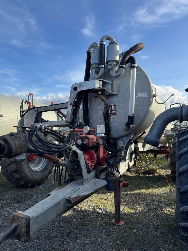 E-FARM: Pichon tci 10400 - Epandeur à lisier automoteur - id DPSRYRX - 19 000 € - Année: 2017 - France