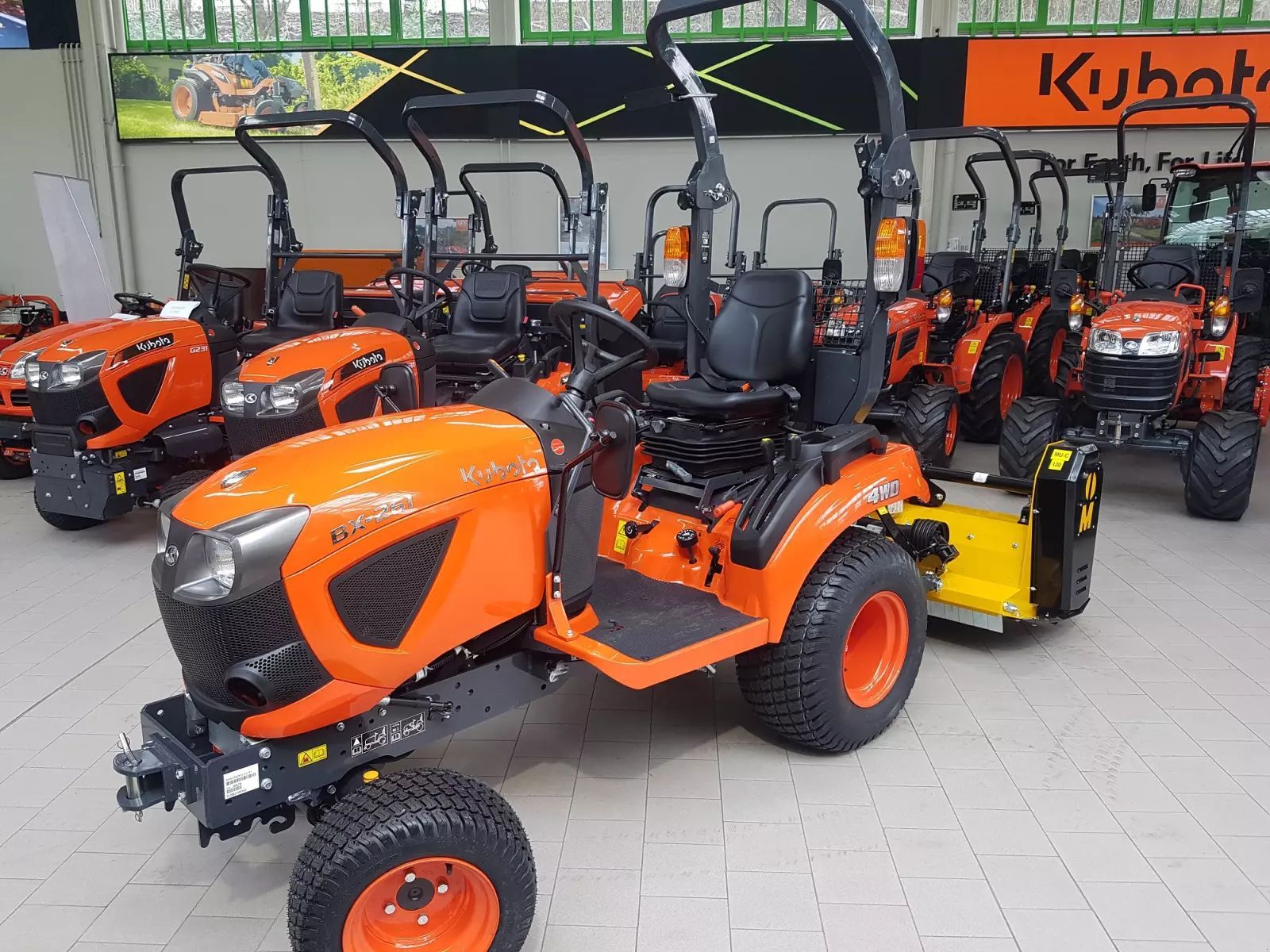 E-FARM: Kubota bx 261 ab 0,99% - Tracteur - id HSVF8BU - 15 800 € - Année: 2025 - Lecture du nombre d'heure: 1,Puissance du moteur (chevaux): 25,Allemagne