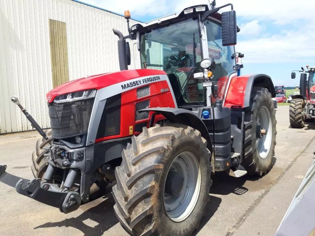 E-FARM: Massey Ferguson 8S.205 Exclusive - Traktor - id DDRAWWS - 135.000 € - Baujahr: 2022 - Abgelesene Motorstunden: 925,Motorleistung (PS): 205,Frankreich