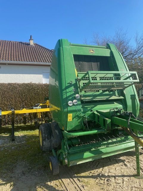 E-FARM: John Deere 864 - Presse à balles - id 7SYNV1N - 13 000 € - Année: 2016 - Balles produites: 9 800,France