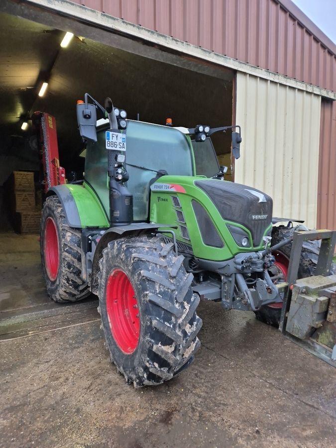 E-FARM: Fendt 718 Vario PowerPlus - Tractor - id DRFVC2D - 115.000 € - Año: 2021 - Horas: 3400,Potencia del motor: 180,Francia