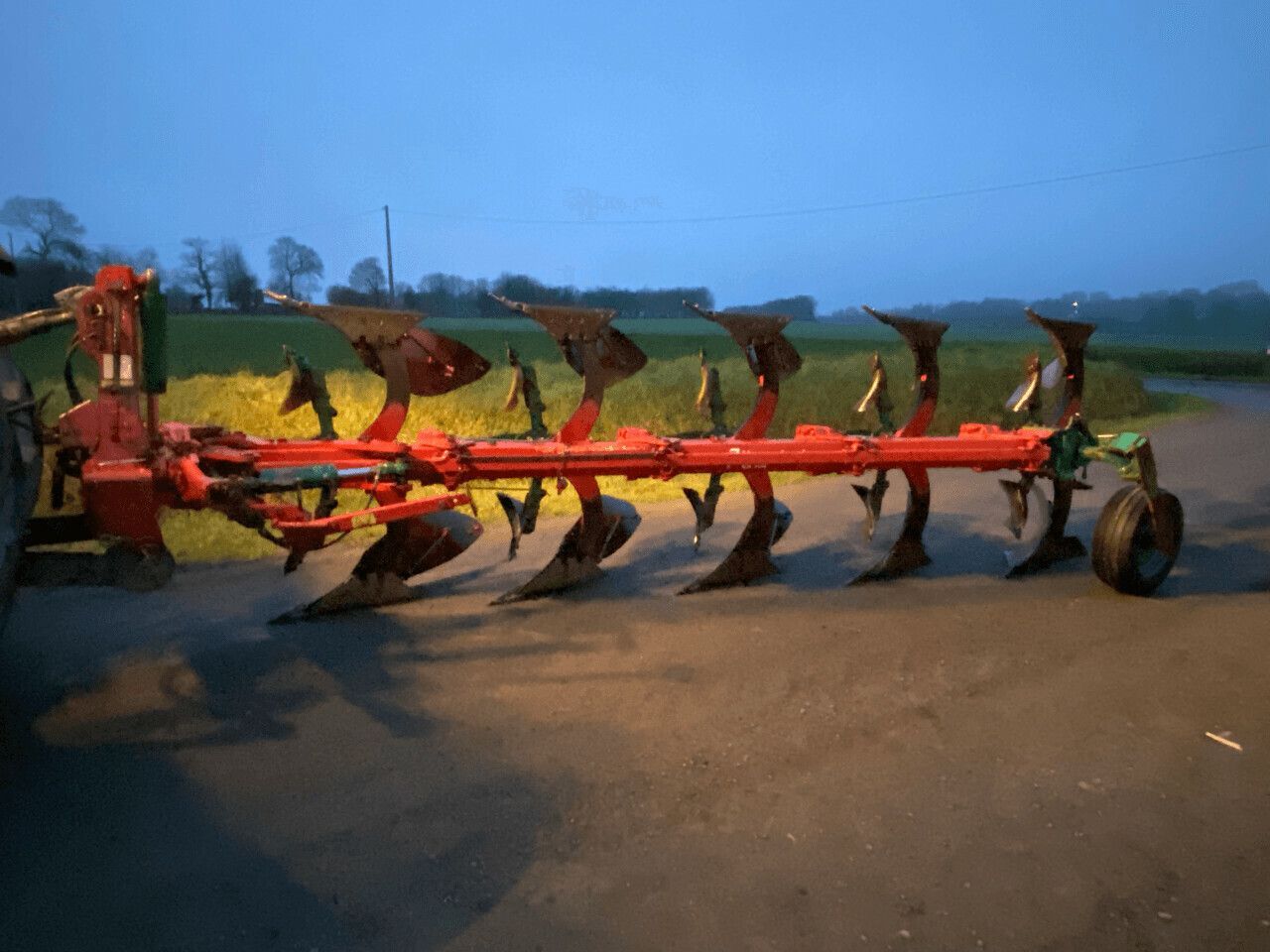 Kverneland es Pług 6800 €