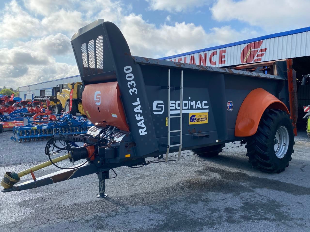E-FARM: sodimac rafal 3300 - Spandicompost e spandiletame - id JH3KKMQ - 20.000 € - Anno di costruzione: 2017 - Francia