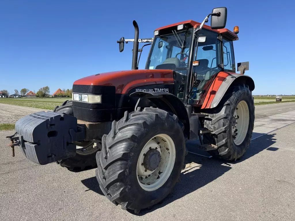 New Holland TM 135 Traktor