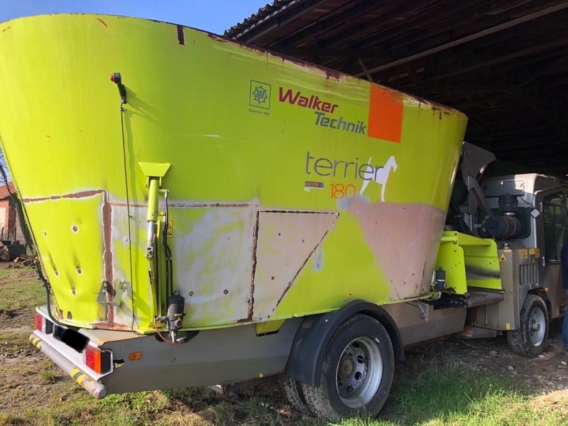 Walker terrier 180 feedingwagon €20,000