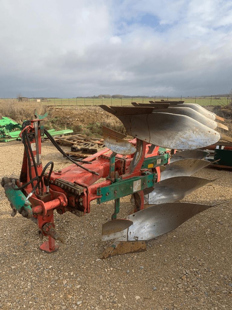 E-FARM: Kverneland - Pflug - id 1E5XDKG - 5.500 € - Baujahr: 1990 - Frankreich